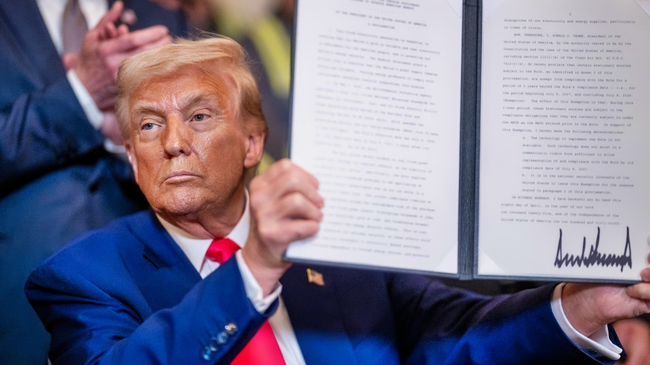 Donald Trump Signing