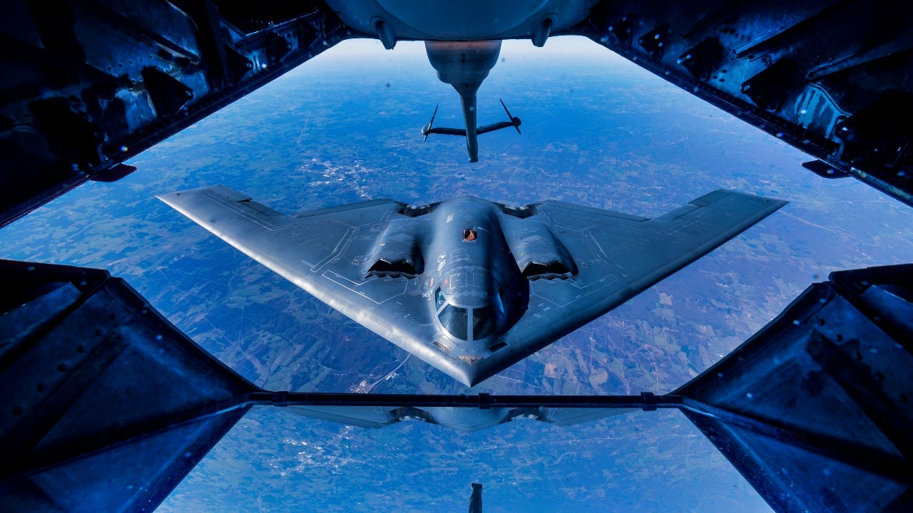 B-2 Bomber About to Get Fuel