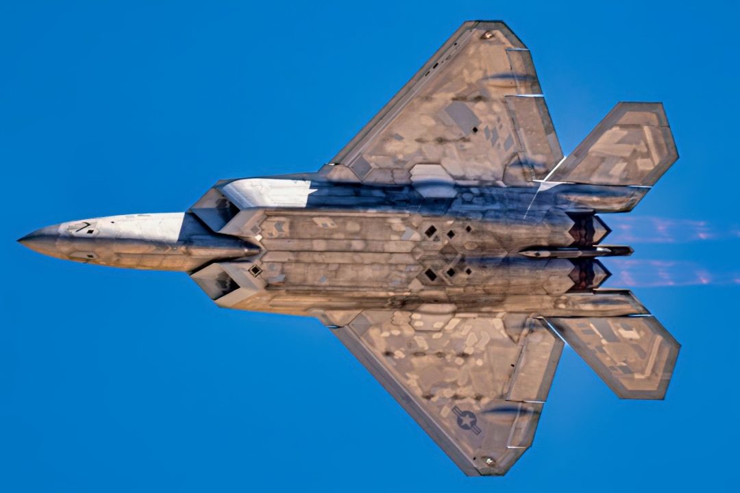 The Air Force Could Soon Have 32 Additional F-22 Combat Ready 'Raptor ...