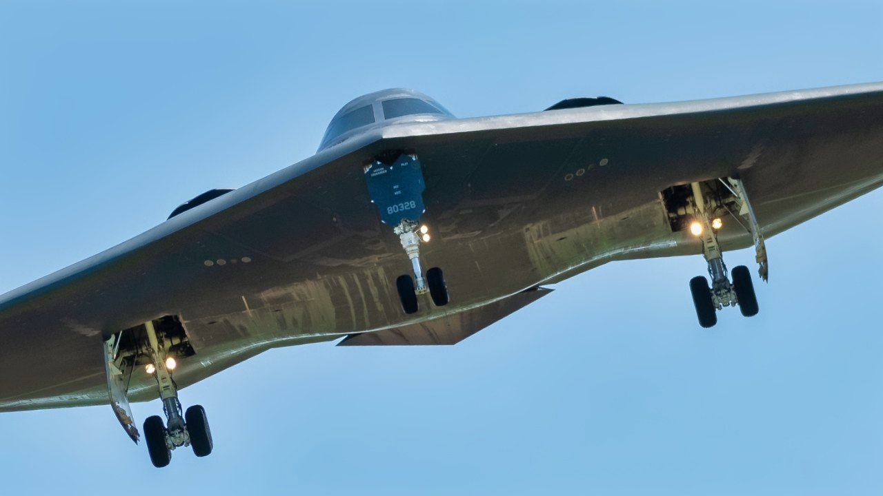 B-2 Bomber Really Close