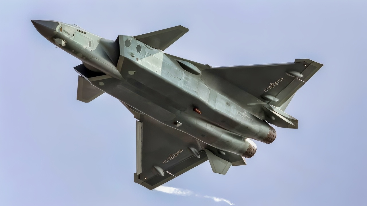 China J-20 Mighty Dragon Fighter