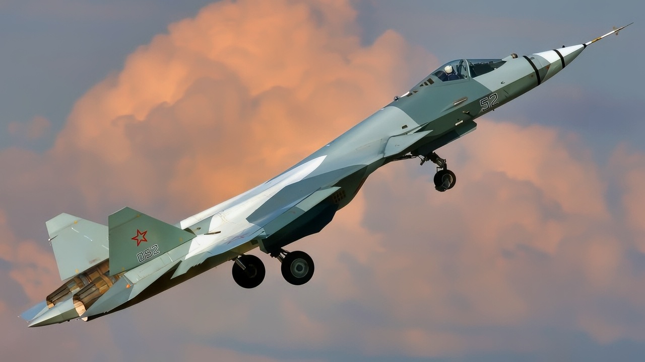 Su-57 Felon Stealth Fighter in the Sky