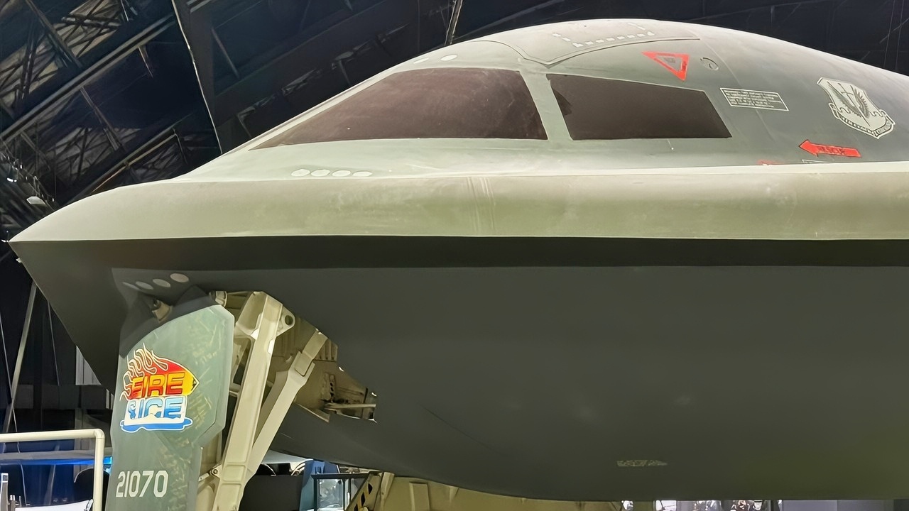 بمب افکن رادارگریز Mighty B-2 Spirit