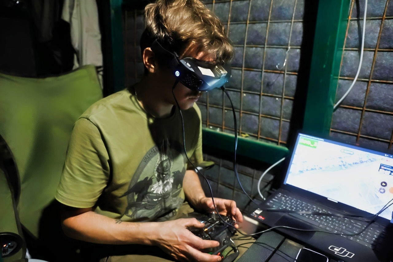 Bohdan, a drone pilot from Unmanned Systems Battalion of Ukraine’s 110th Separate Mechanized Brigade, pilots an FPV drone in Donetsk Oblast during active battle operations. Photo: David Kirichenko