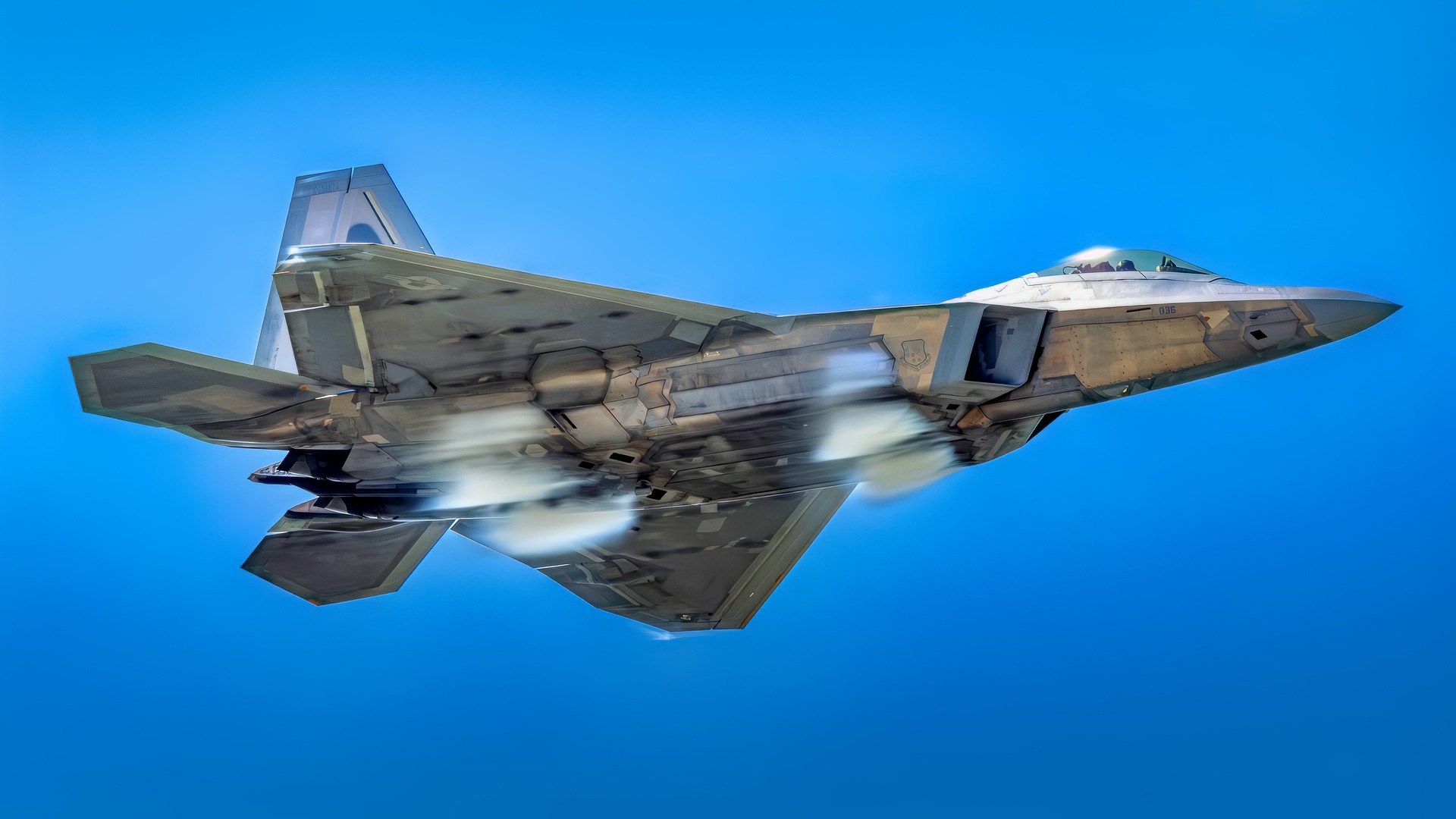 An F-22 Raptor performs an aerial demonstration at Naval Air Station Oceana, Virginia, Sept. 19, 2025. During the demonstration, the aircraft can reach speeds up to 723 miles per hour, showcasing the incredible power and precision of its twin Pratt & Whitney F119 engines. (U.S. Air Force photo by Staff Sgt. Lauren Cobin)