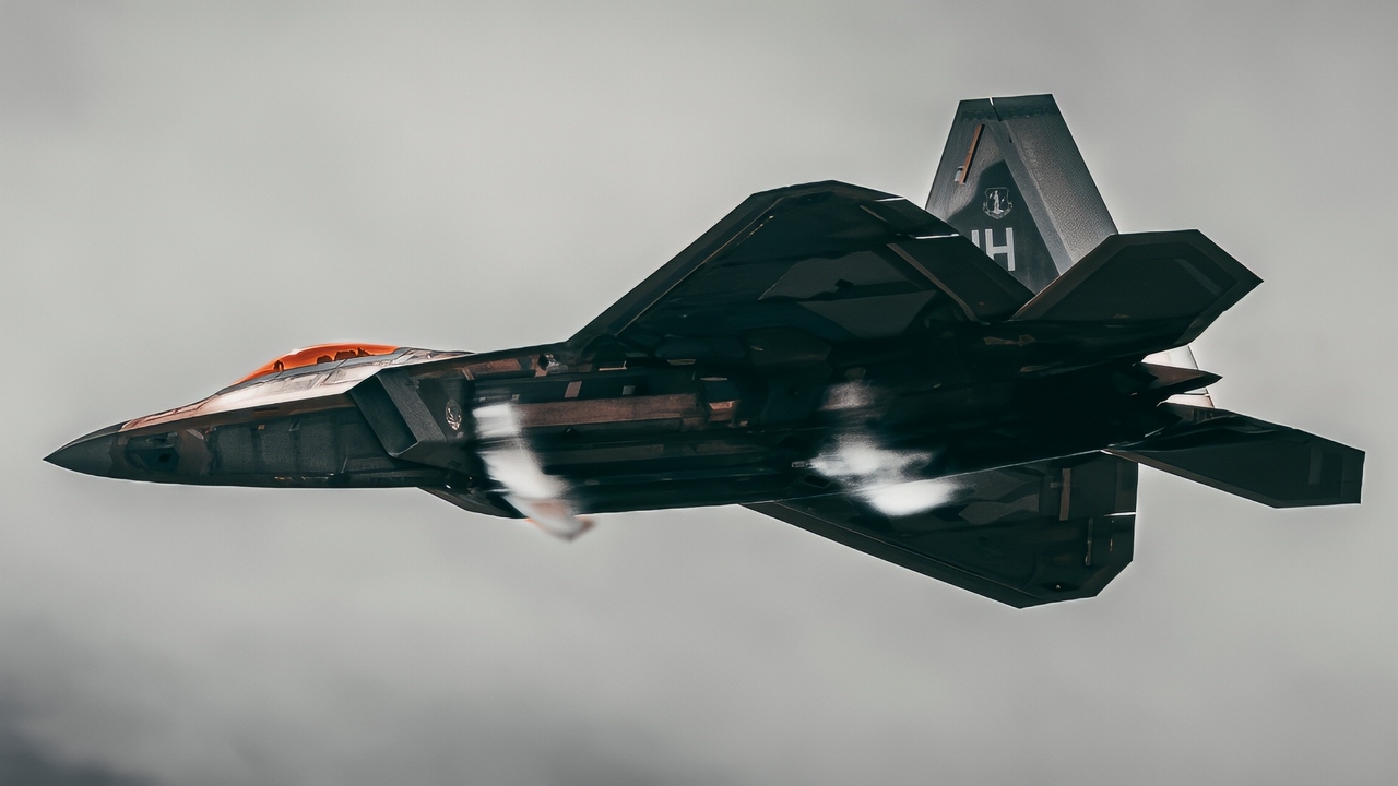 A U.S. Air Force F-22 Raptor performs a high speed pass during the 2025 Marine Corps Base Hawaii (MCBH) Kaneohe Bay Air Show, at MCBH, Aug. 9, 2025. The Kaneohe Bay Air Show provided an opportunity to showcase the aircraft, equipment, and capabilities of the armed forces in the Indo-Pacific region to the local community. The air show, which contained aerial performances, static displays, demonstrations, and vendors, was designed to celebrate MCBH’s longstanding relationship with the local community. (U.S. Army photo by Pfc. Peter Bannister)