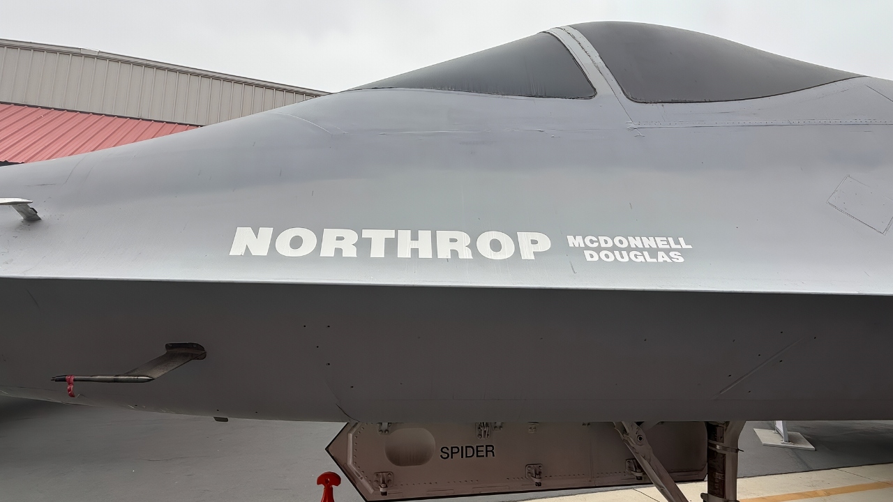 Sideview of YF-23A Black Widow II