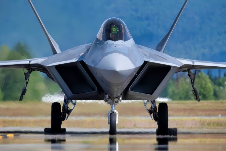 F-15EX vs. F-22 Raptor Stealth Fighter: Who Wins Summed Up in 2 Words ...