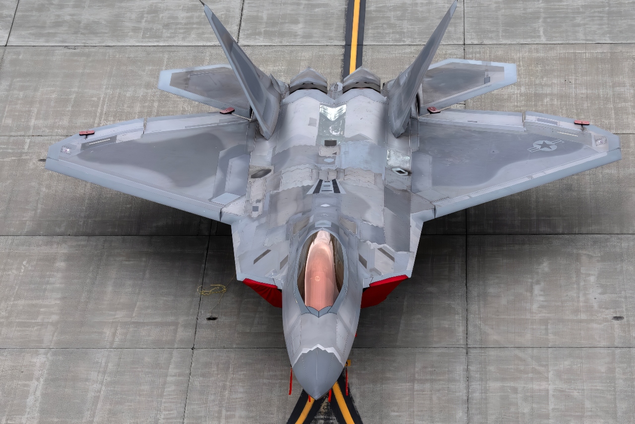 A U.S. Air Force F-22 Raptor is displayed on the flight line during a summit between U.S. President Donald J. Trump and Russian President Vladimir Putin at Joint Base Elmendorf-Richardson, Aug. 15, 2025. (Alaska National Guard photo by Seth LaCount)