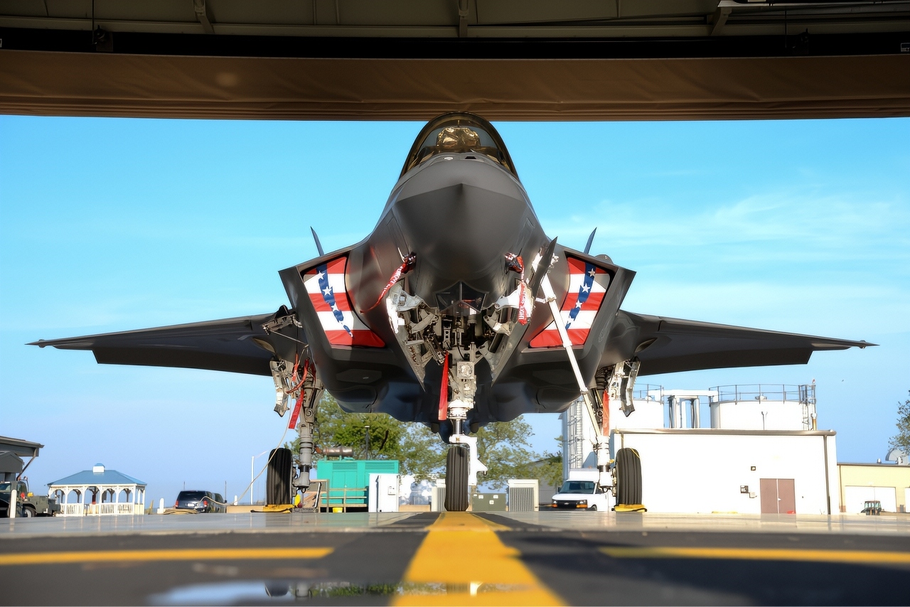 F-35 Fighter with USA Engine Covers