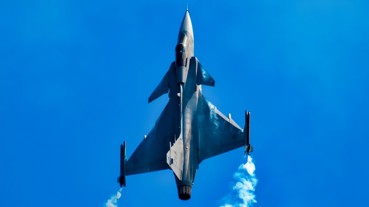 A Swedish Air Force Saab JAS 39 Gripen climbs during the 2019 Royal International Air Tattoo at RAF Fairford, England, July 20, 2019. This year, RIAT commemorated the 70th anniversary of NATO and highlighted the United States' enduring commitment to its European allies. (U.S. Air Force photo by Tech Sgt. Aaron Thomasson)
