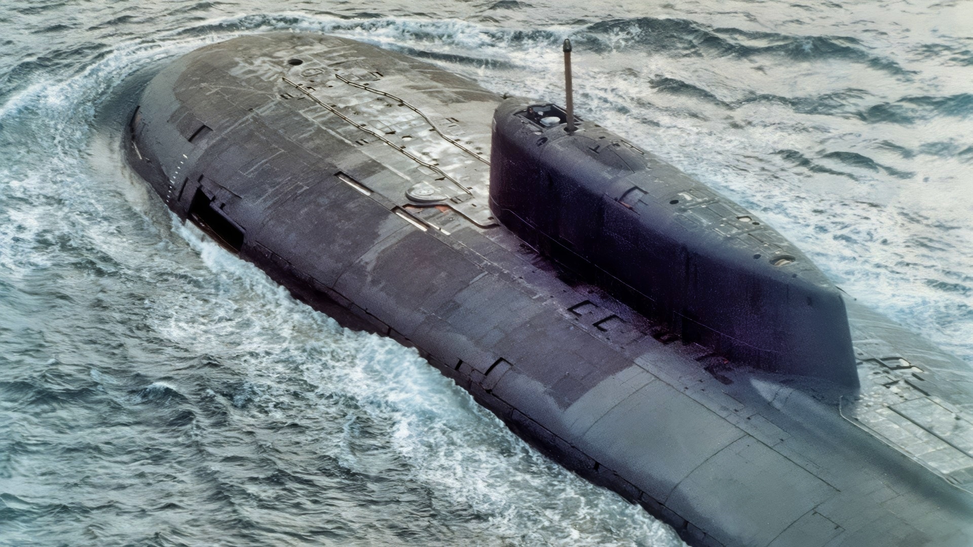 An elevated port side view of the forward section of a Soviet Oscar Class nuclear-powered attack submarine. (Soviet Military Power, 1986)