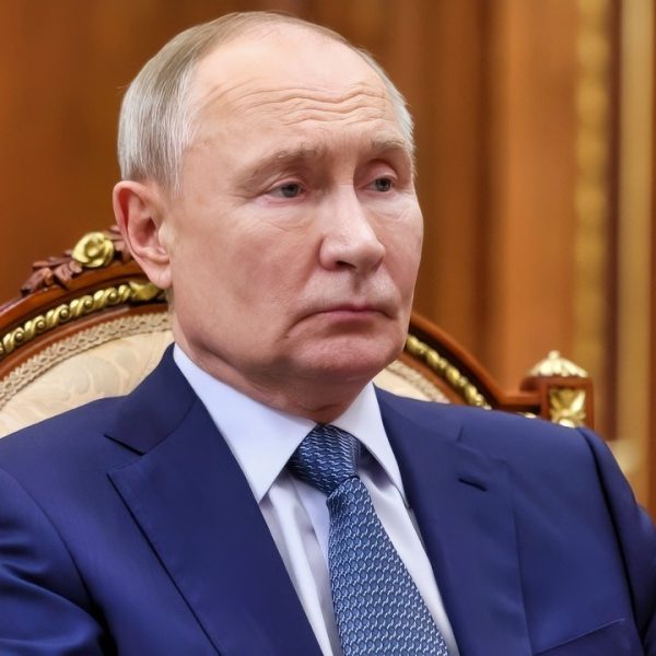 Putin in Briefing