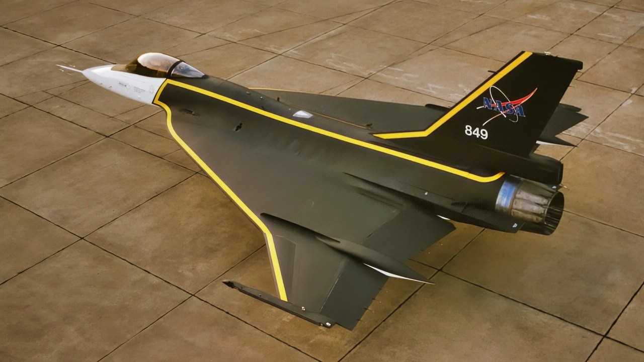 Only 2 F 16XLs Were Ever Built One Flew Alongside An SR 71 Blackbird Only 2 F 16XLs Were Ever Built One Flew Alongside An SR 71 Blackbird