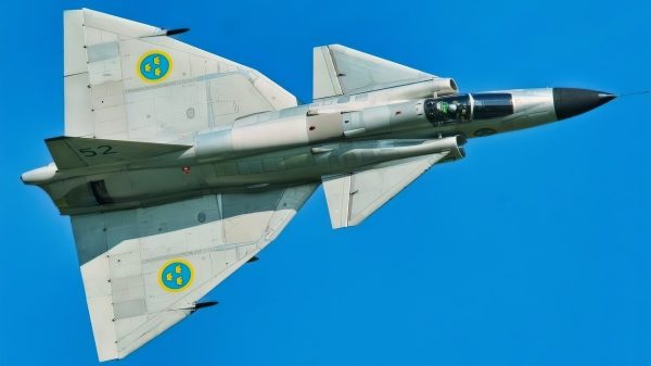 Saab 37 Viggen Flying