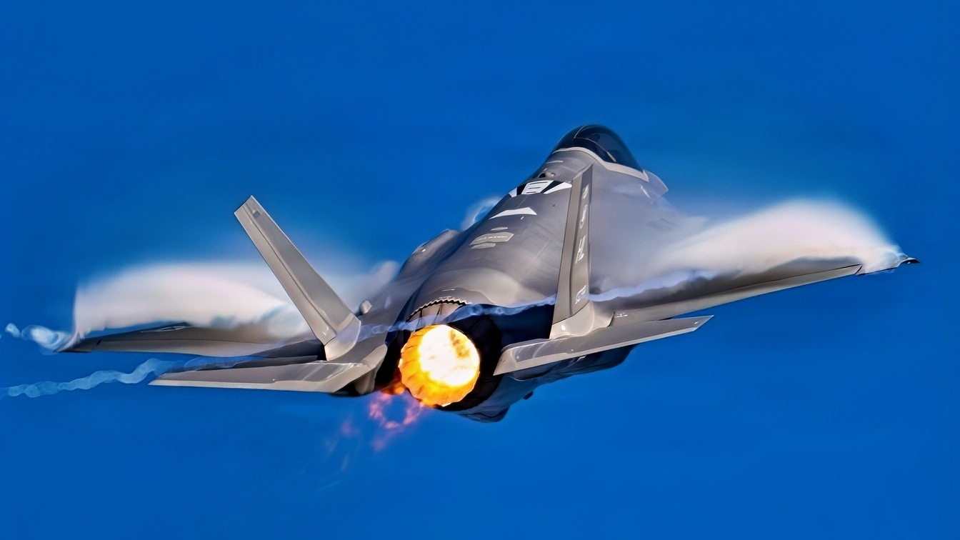 A U.S. Air Force F-35A Lightning II assigned to the F-35A Lightning II Demonstration Team performs a maneuver during the Feria Internacional del Aire y del Espacio (FIDAE) over Santiago, Chile, April 8, 2026. The F-35A Demonstration Team showcases the aircraft’s advanced performance and versatility through dynamic aerial maneuvers. (U.S. Air Force photo by Staff Sgt. Zachary Rufus)