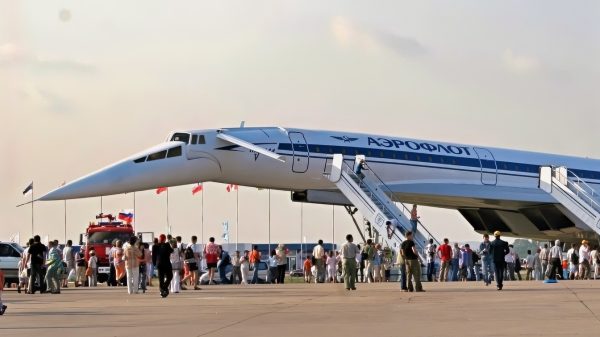 Tu-144