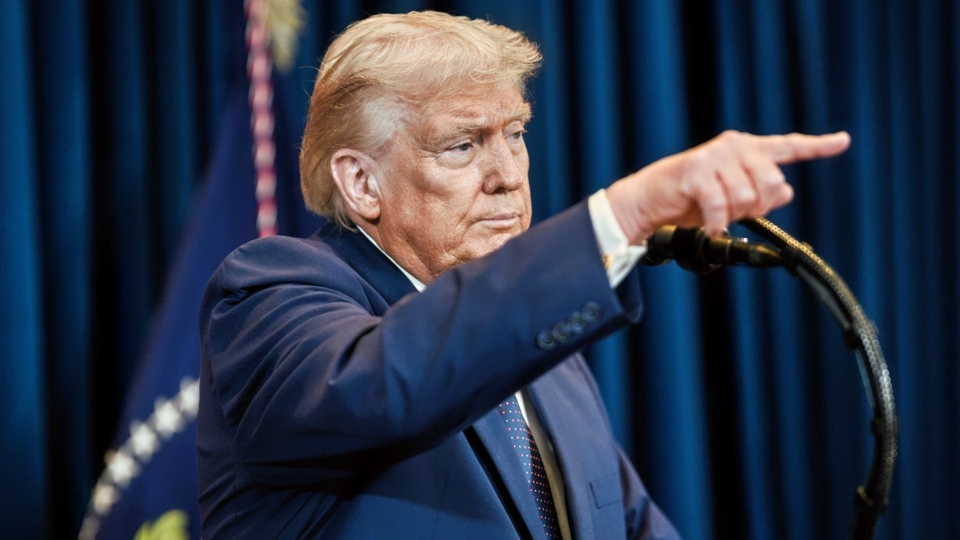 President Donald J. Trump visits the El Arepazo Doral restaurant, Monday, March 9, 2026, in Miami, Florida. (Official White House Photo by Daniel Torok)