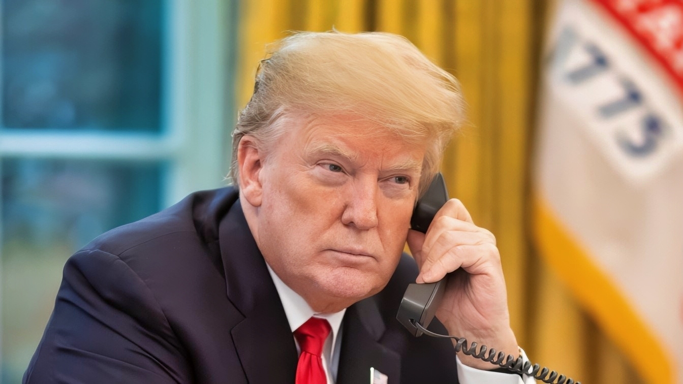 Donald Trump 2018 Oval Office Photo
