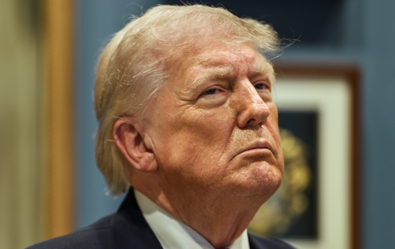 President Donald J. Trump watches the liftoff of Artemis II in the Outer Oval Office, Wednesday, April 1, 2026. (Official White House Photo by Daniel Torok)