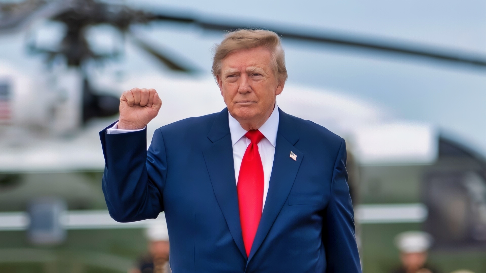 President Donald J. Trump disembarks Marine One at Joint Base Andrews, Maryland on Saturday, October 10, 2026, and boards Air Force One en route Campbell Army Airfield in Fort Campbell, Kentucky. (Official White House Photo by Molly Riley)