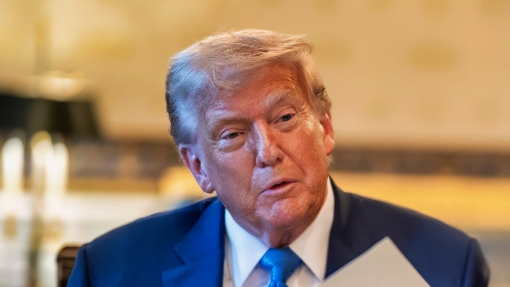President Donald Trump hosts a bilateral dinner for Israeli Prime Minister Benjamin Netanyahu, Monday, July 7, 2025, in the Blue Room. (Official White House Photo by Daniel Torok)