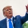 President Donald J. Trump gives U.S. travel executives a tour of the White House grounds after a press conference in the Oval Office, Wednesday, September 2, 2026. (Official White House Photo by Molly Riley)
