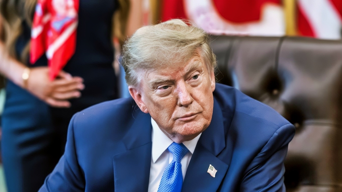President Donald J. Trump signs an Executive Order regarding childhood vaccines in the Oval Office, Monday, August 10, 2026. (Official White House Photo by Molly Riley)
