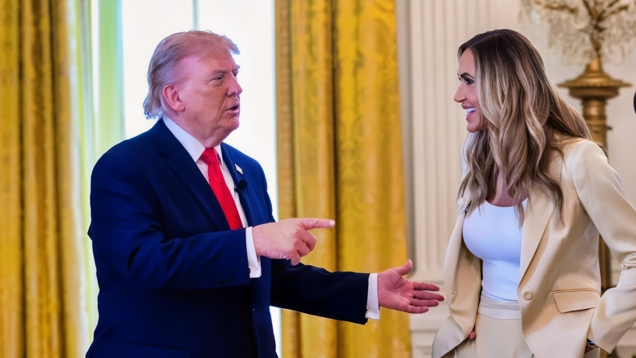 President Donald J. Trump tours the White House with Fox News host and daughter-in-law Lara Trump, Thursday, May 28, 2026. (Official White House Photo by Molly Riley)